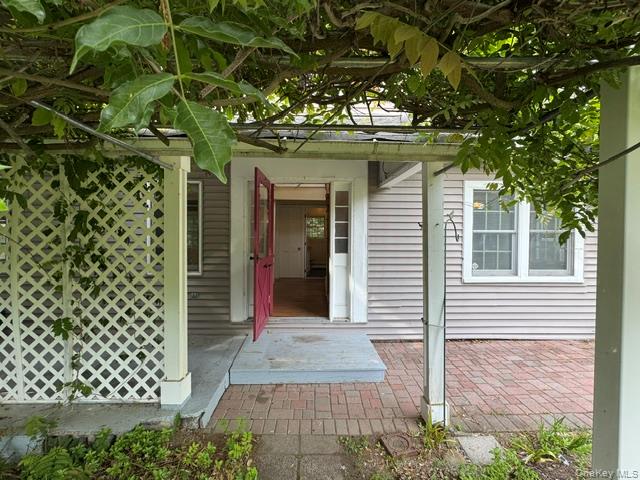 74 S Airmont Road Property Photo 2