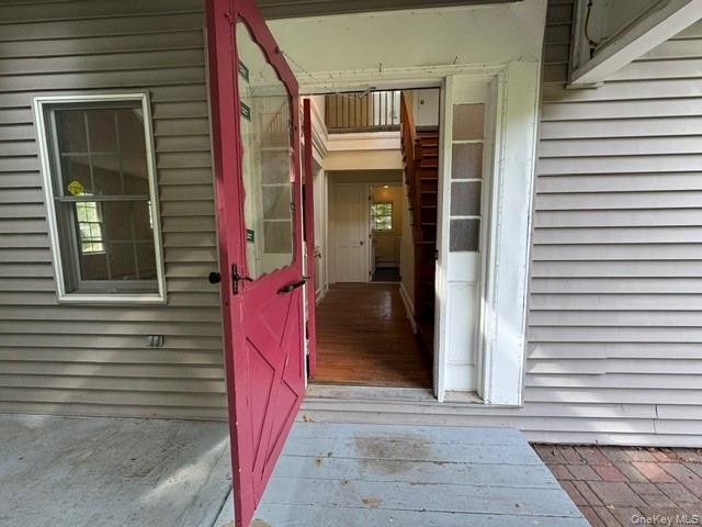 74 S Airmont Road Property Photo 3