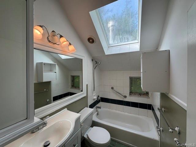 74 S Airmont Road Property Photo 23