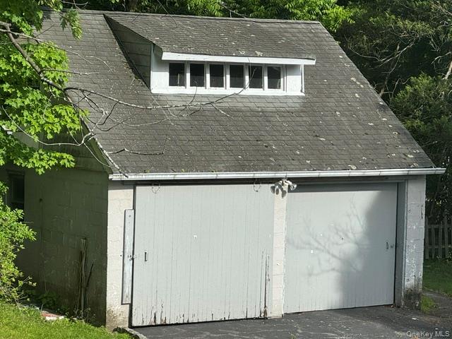 74 S Airmont Road Property Photo 30