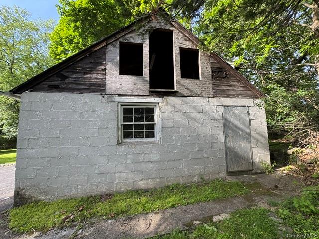74 S Airmont Road Property Photo 37