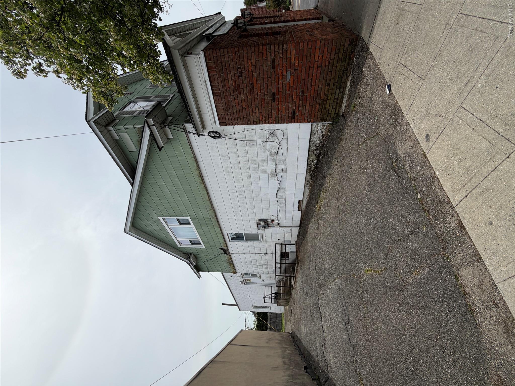 85 Hillside Avenue Property Photo 5