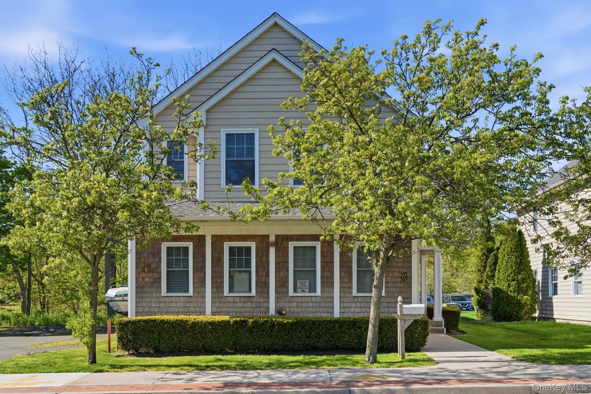 569 Middle Road Property Photo 1