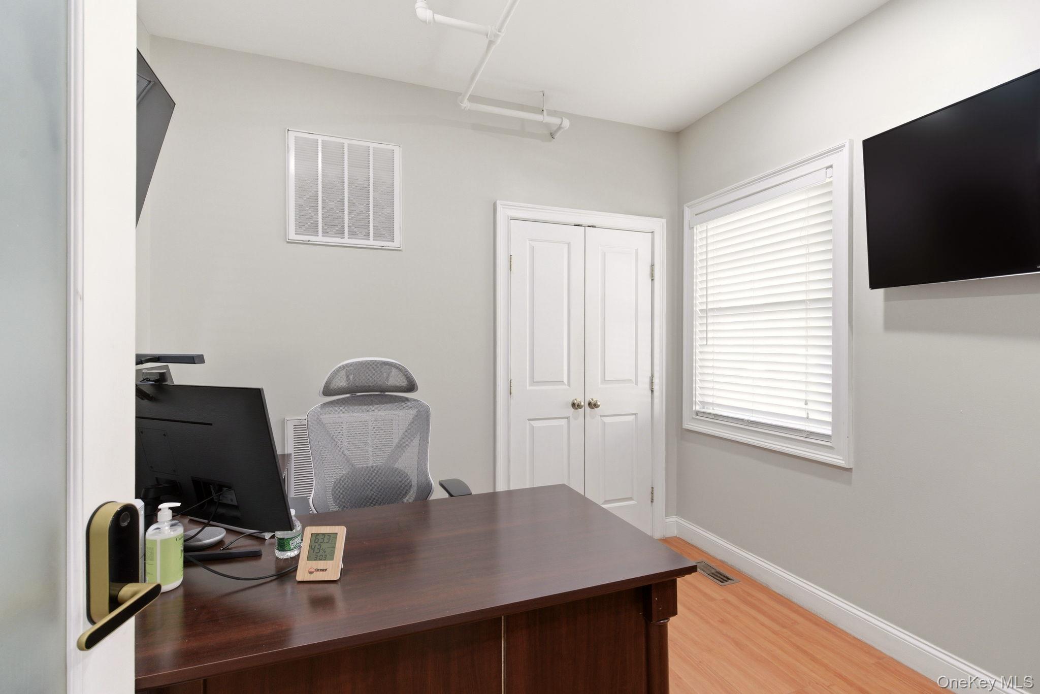569 Middle Road Property Photo 12