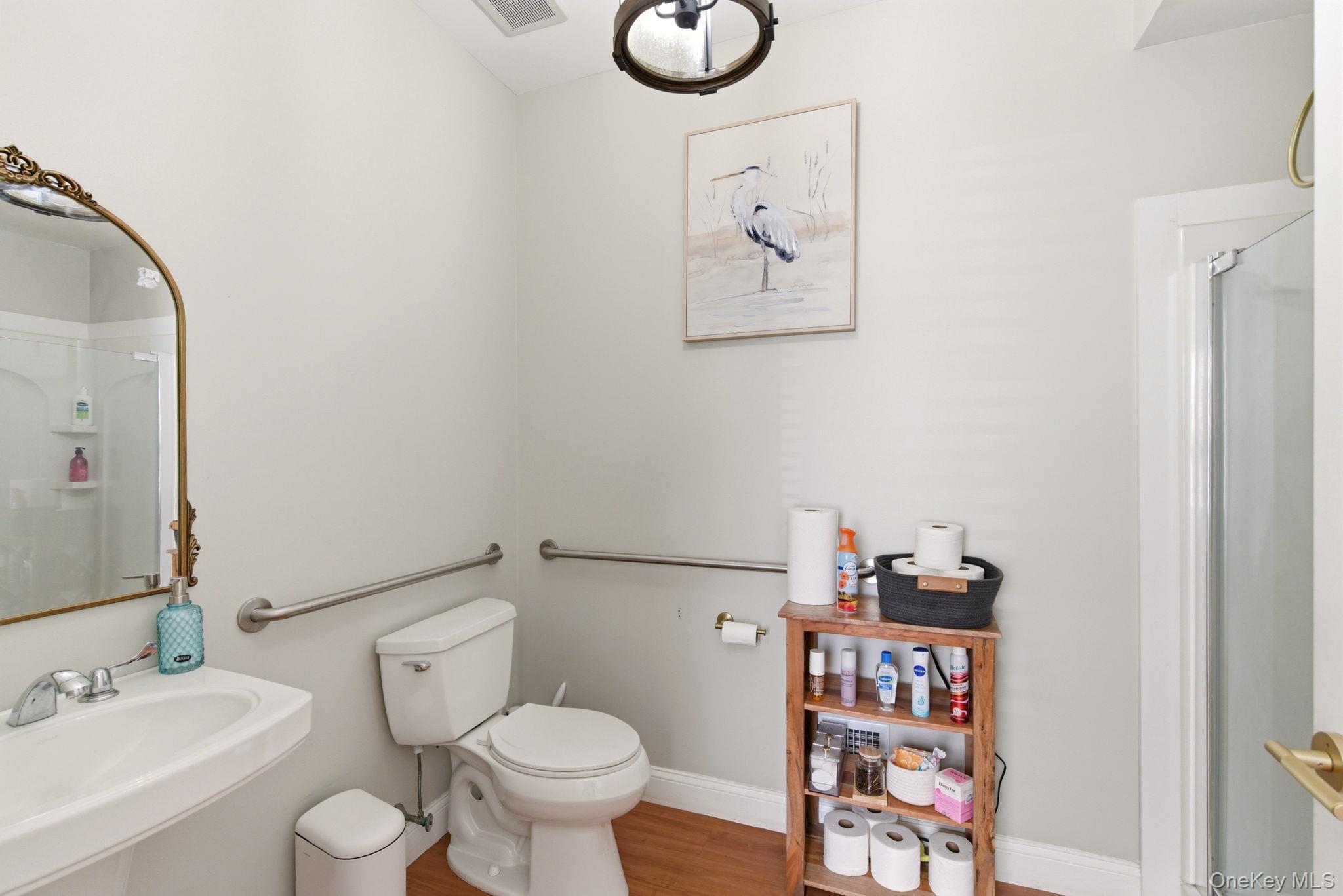 569 Middle Road Property Photo 13
