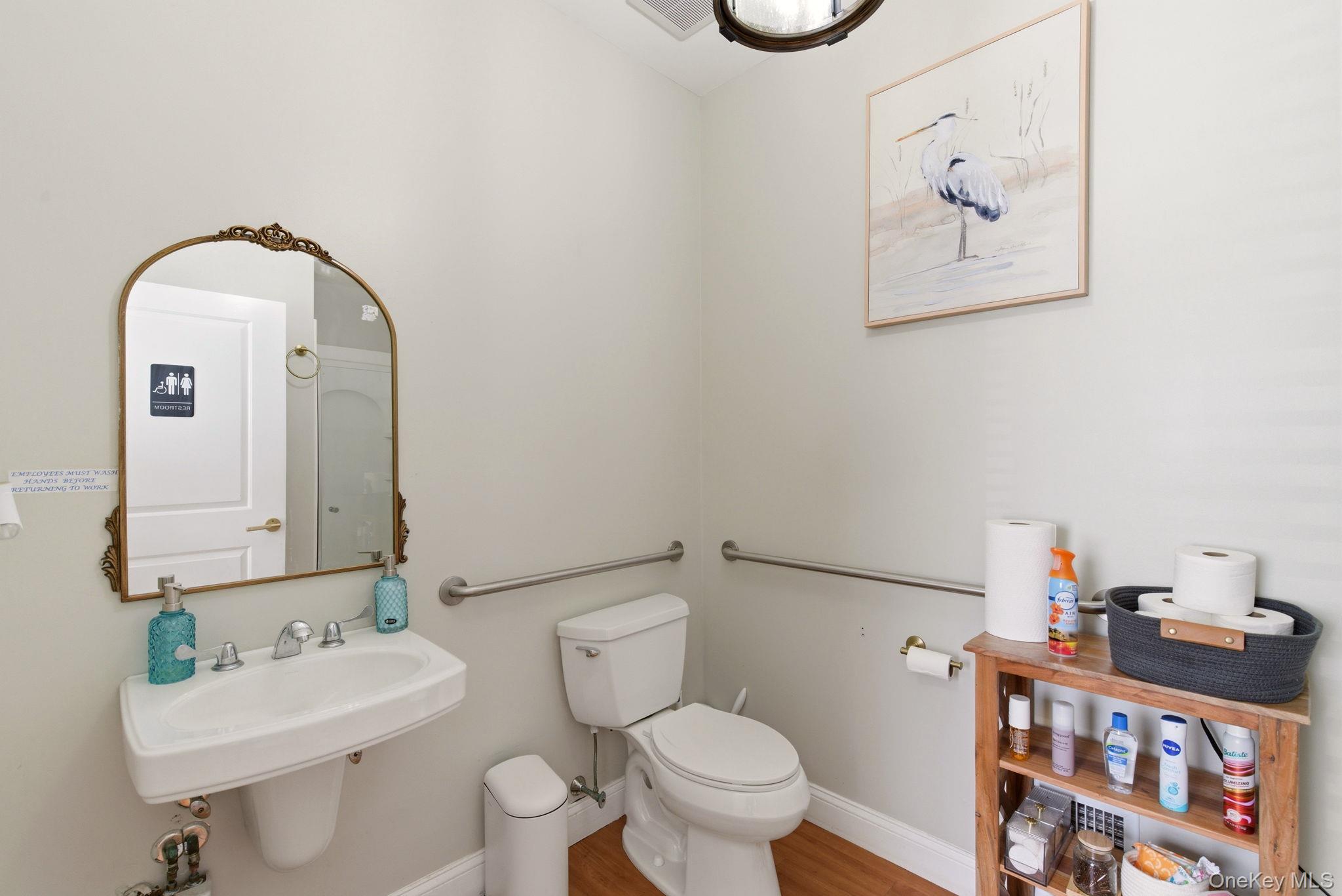 569 Middle Road Property Photo 14