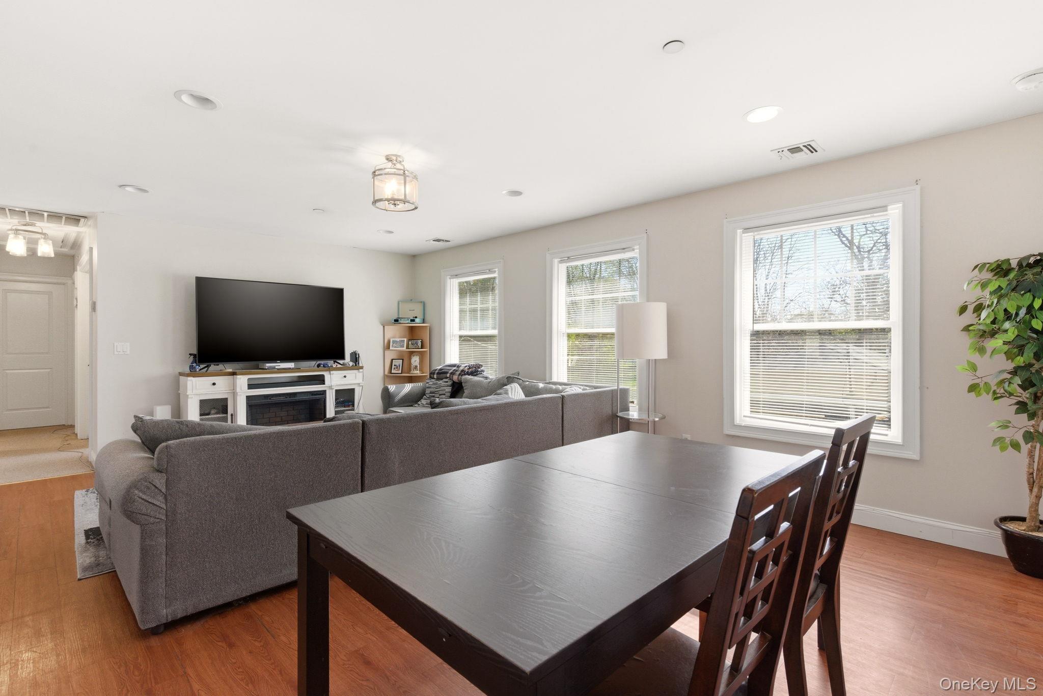 569 Middle Road Property Photo 18