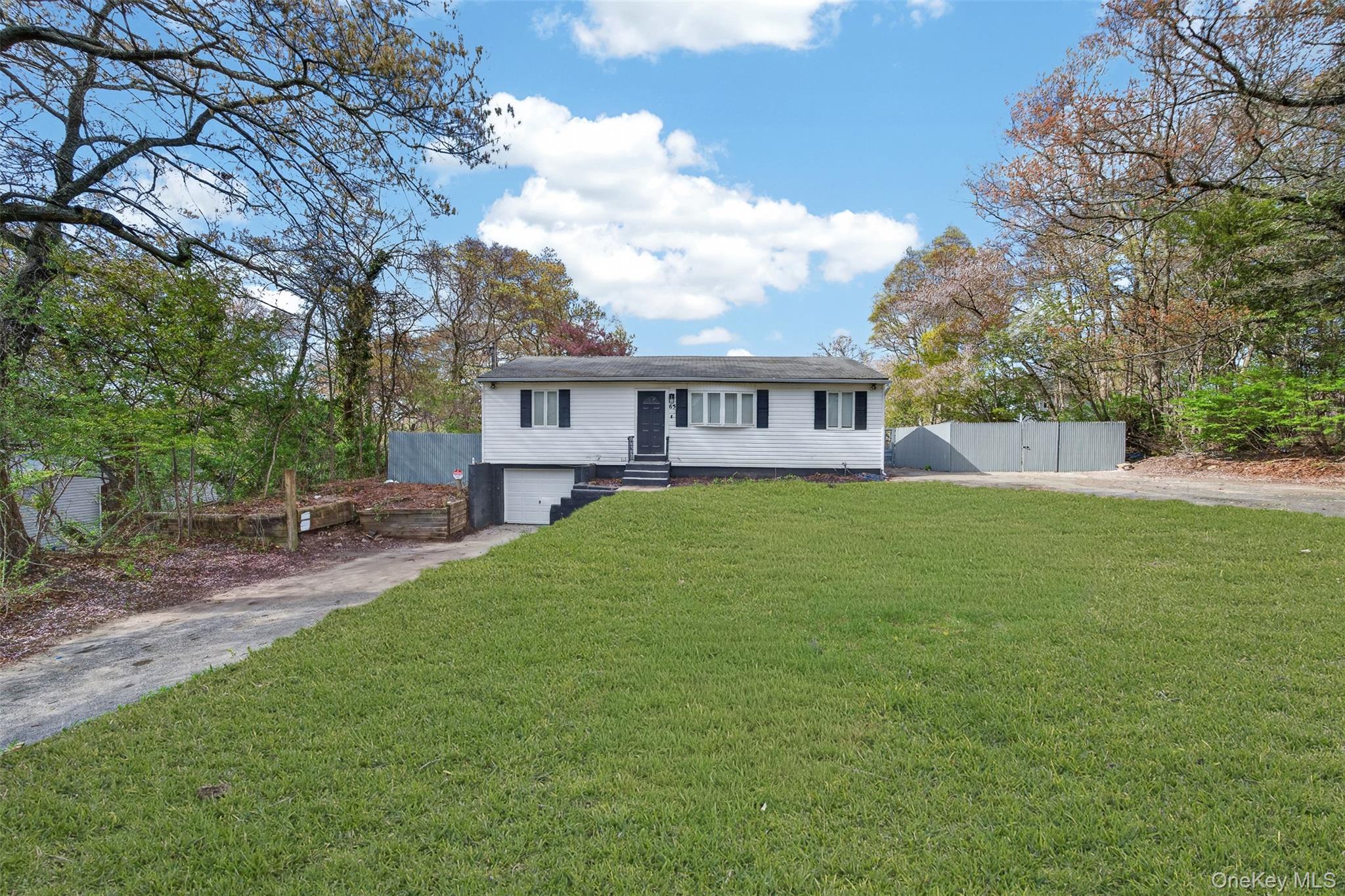 65 Maple Lane Property Photo 3