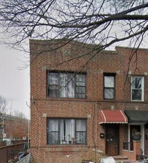 2464 Crescent Street Property Photo 1