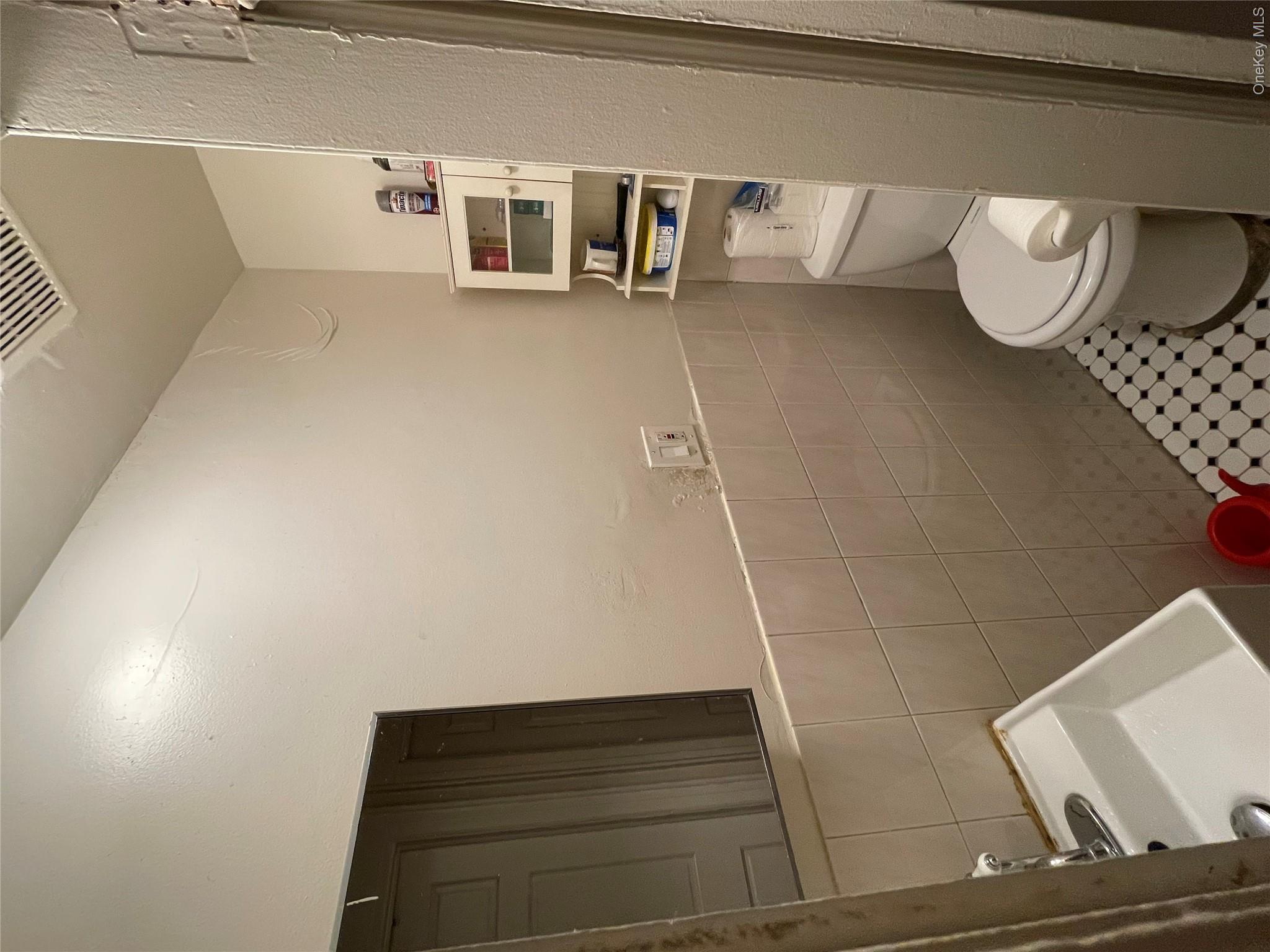 2464 Crescent Street Property Photo 5