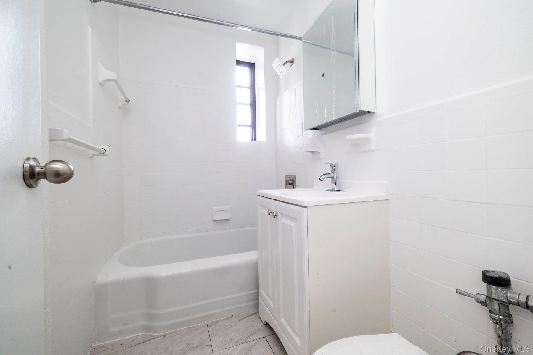 10-40 Neilson Street 2-c Property Photo 12