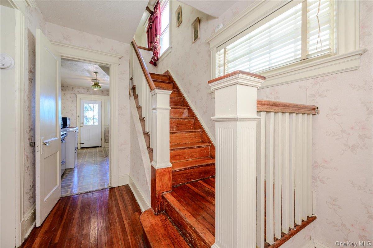 548 Davis Avenue Property Photo 3