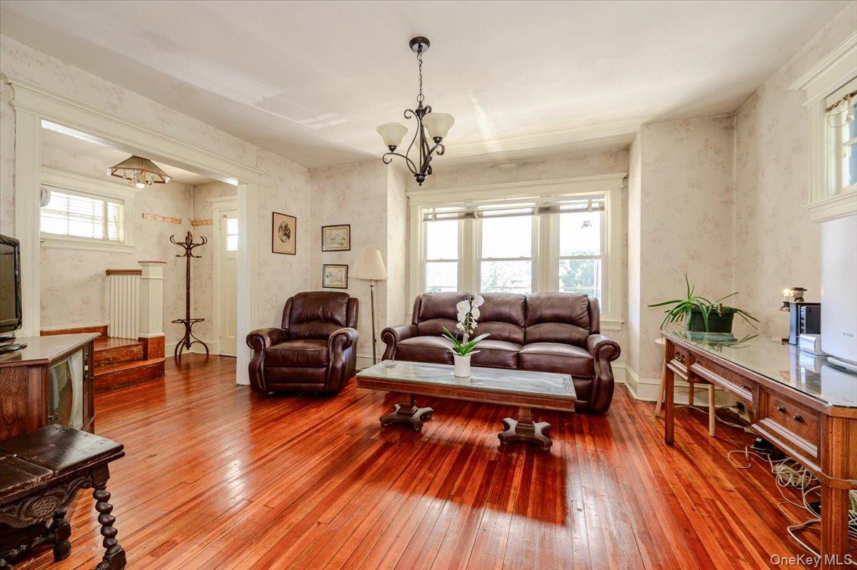548 Davis Avenue Property Photo 5