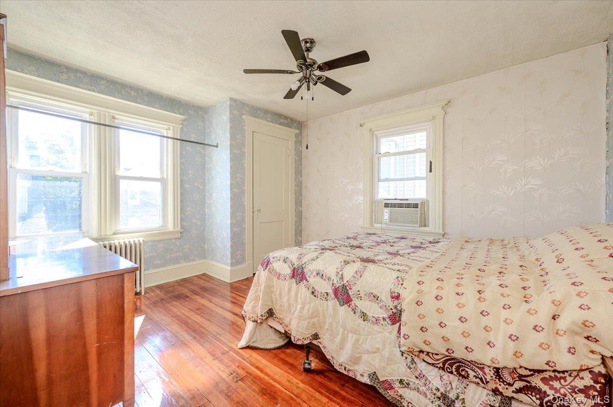 548 Davis Avenue Property Photo 14