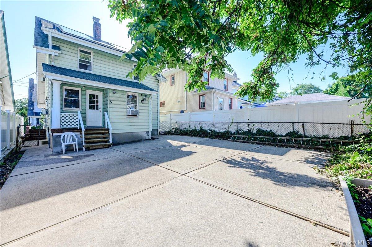 548 Davis Avenue Property Photo 20