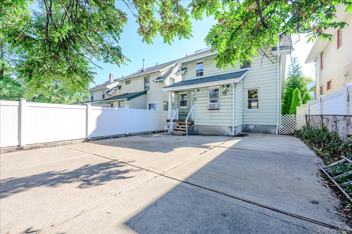 548 Davis Avenue Property Photo 21