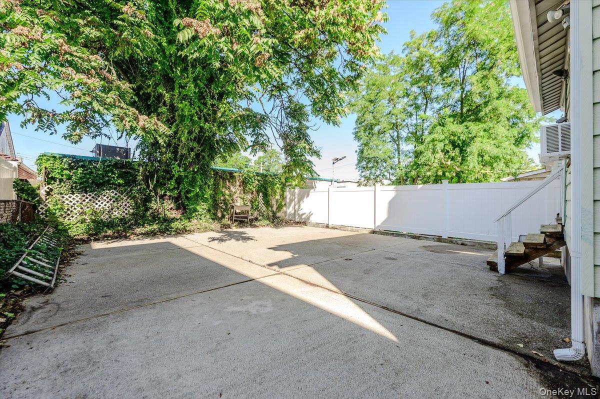 548 Davis Avenue Property Photo 22