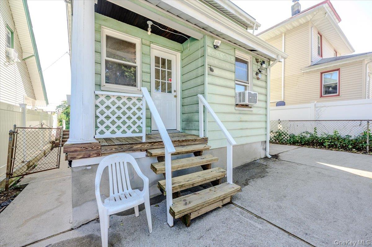 548 Davis Avenue Property Photo 23