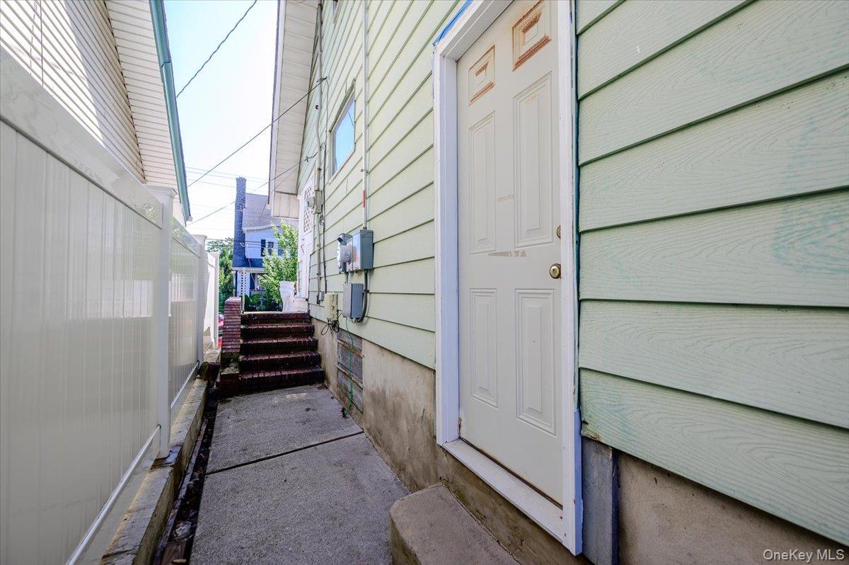 548 Davis Avenue Property Photo 24