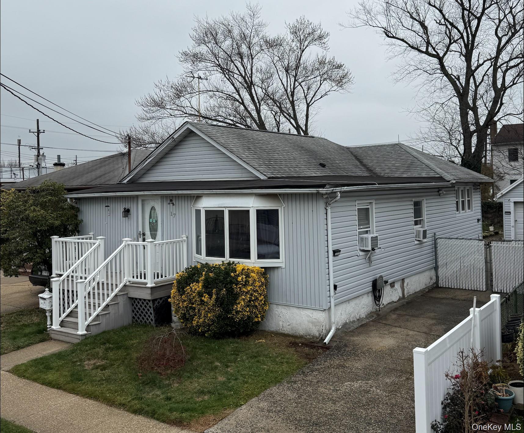 17 Litchfield Avenue Property Photo 1
