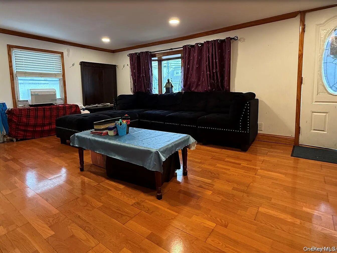 17 Litchfield Avenue Property Photo 2