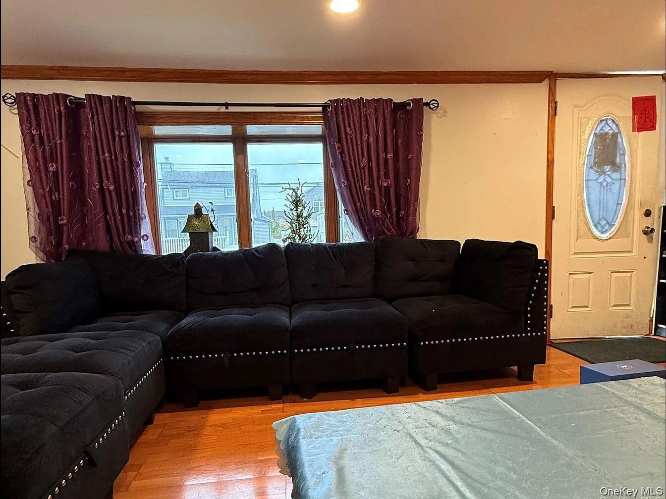 17 Litchfield Avenue Property Photo 3
