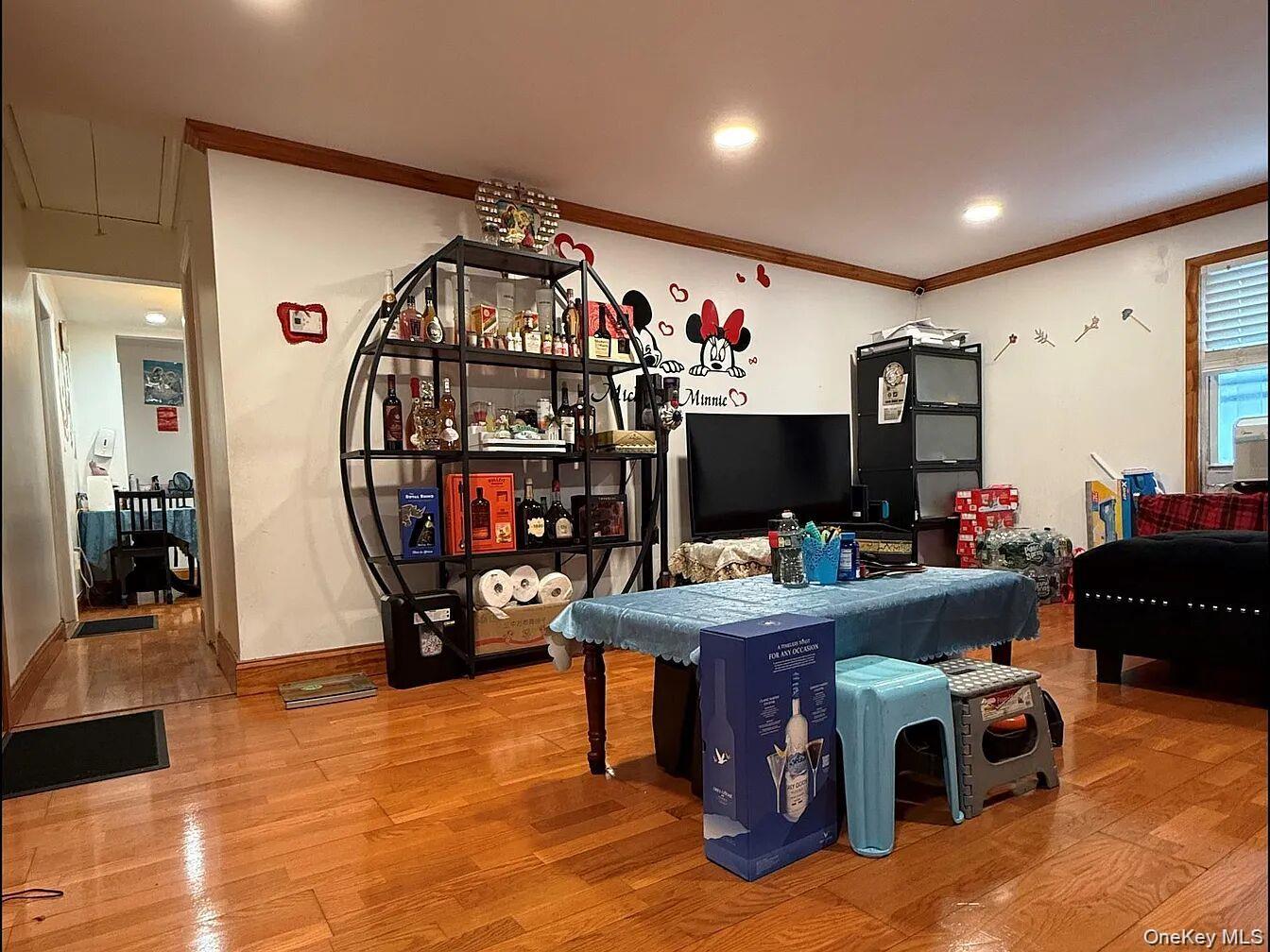17 Litchfield Avenue Property Photo 4