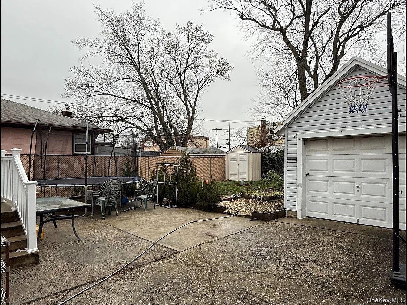 17 Litchfield Avenue Property Photo 7