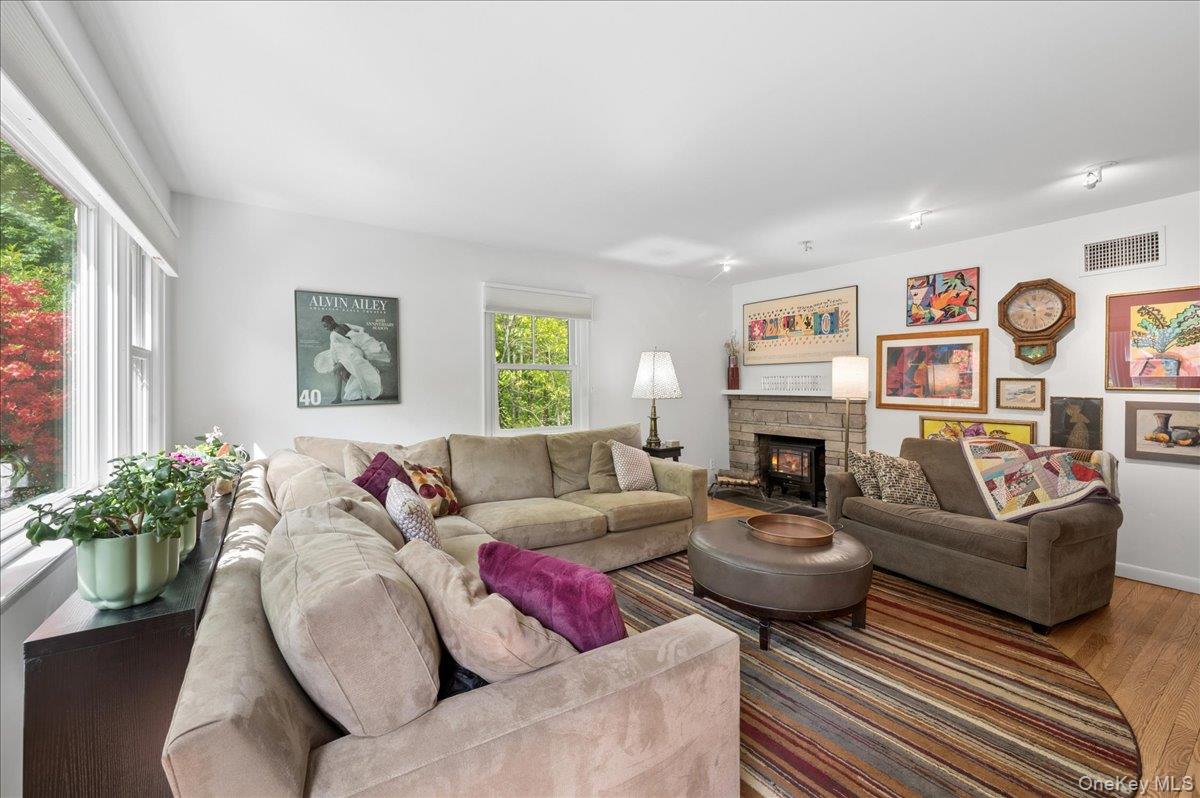 14 Kent Avenue Property Photo 5