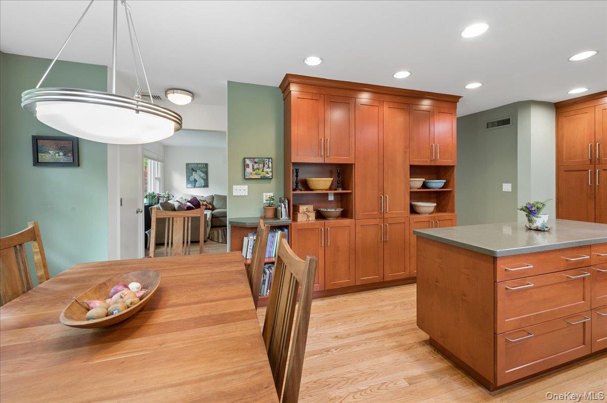 14 Kent Avenue Property Photo 11