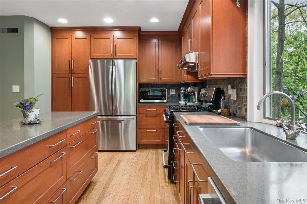 14 Kent Avenue Property Photo 12