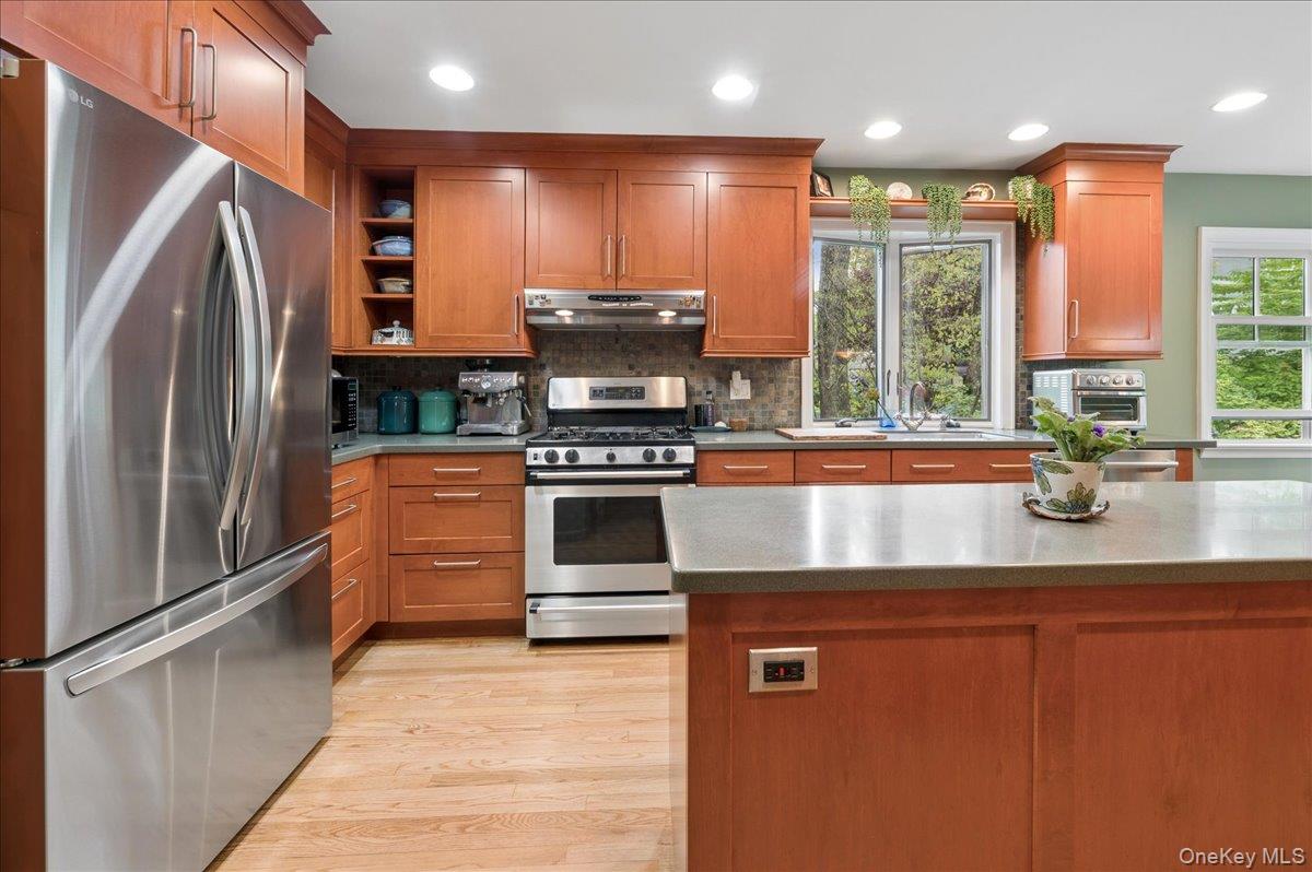 14 Kent Avenue Property Photo 13