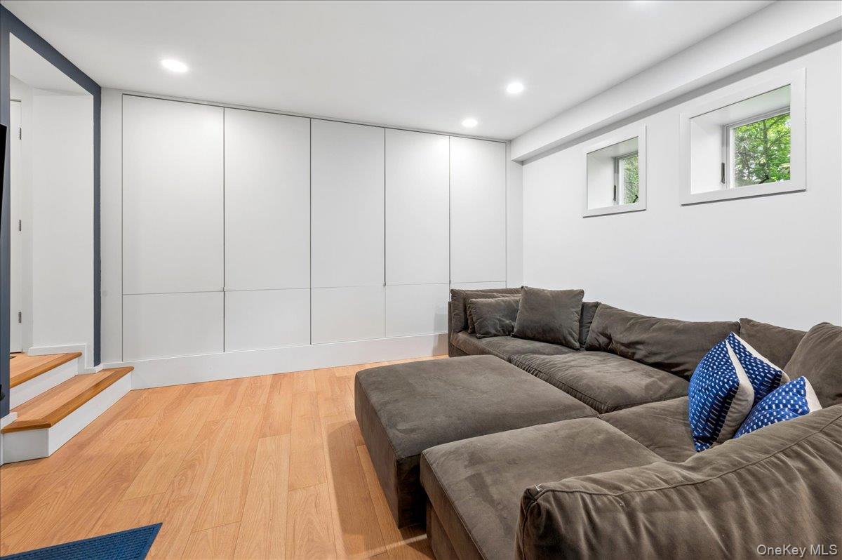 14 Kent Avenue Property Photo 23