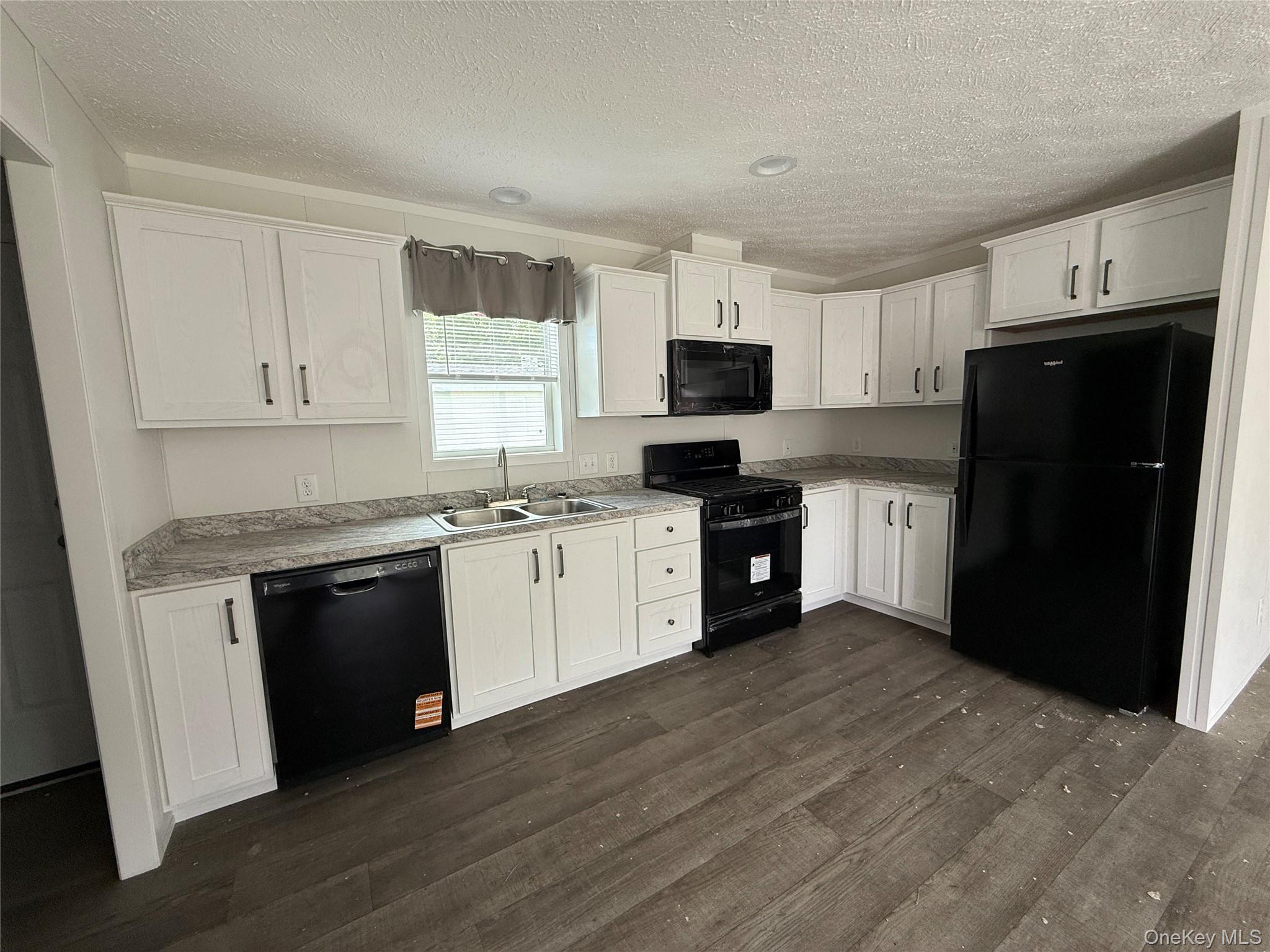 16 Shore Lane Property Photo 4