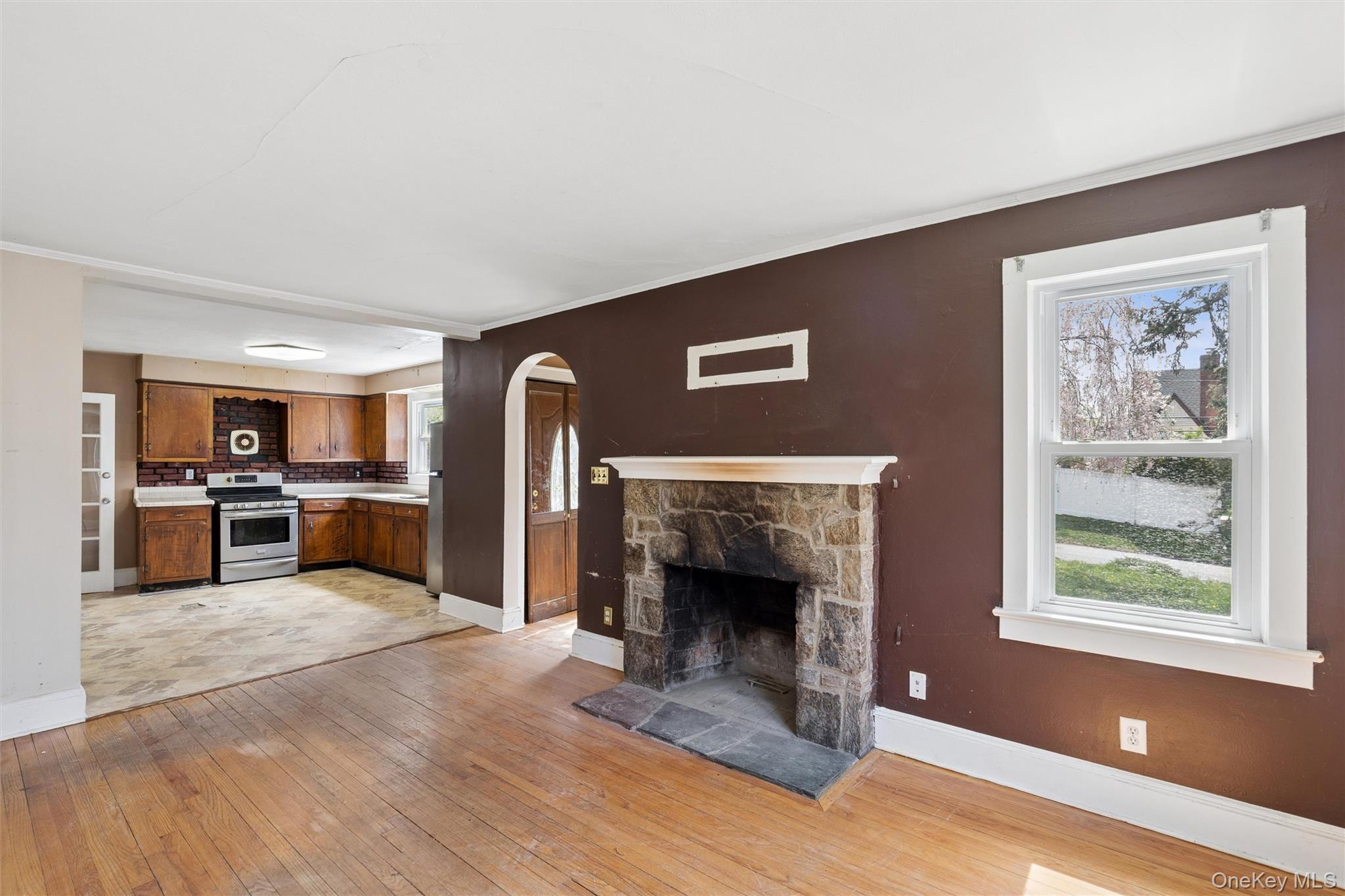 107 E 25th Street Property Photo 7