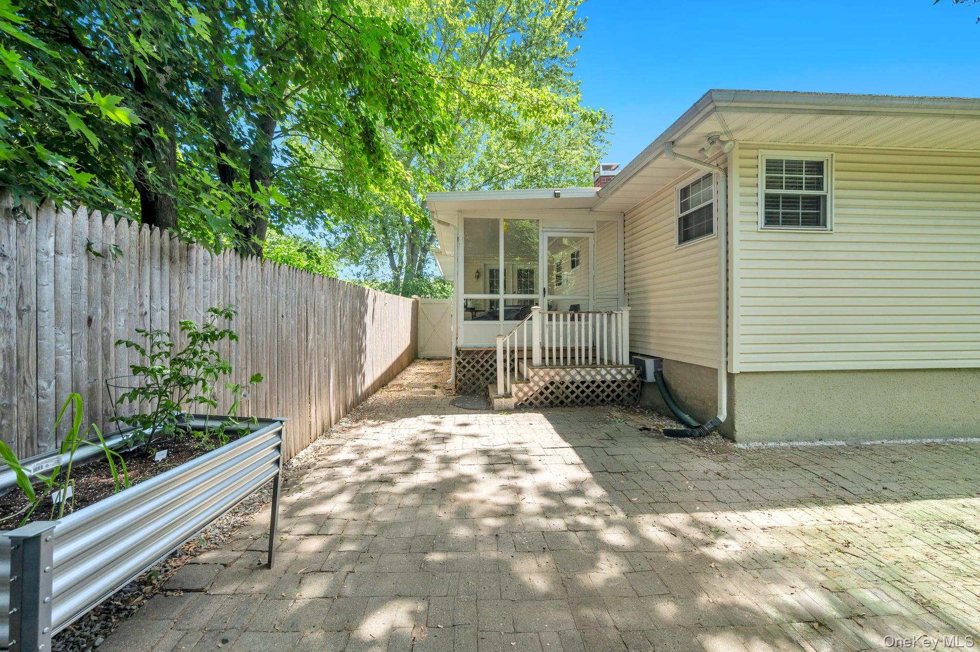 84 Oneida Avenue Property Photo 37