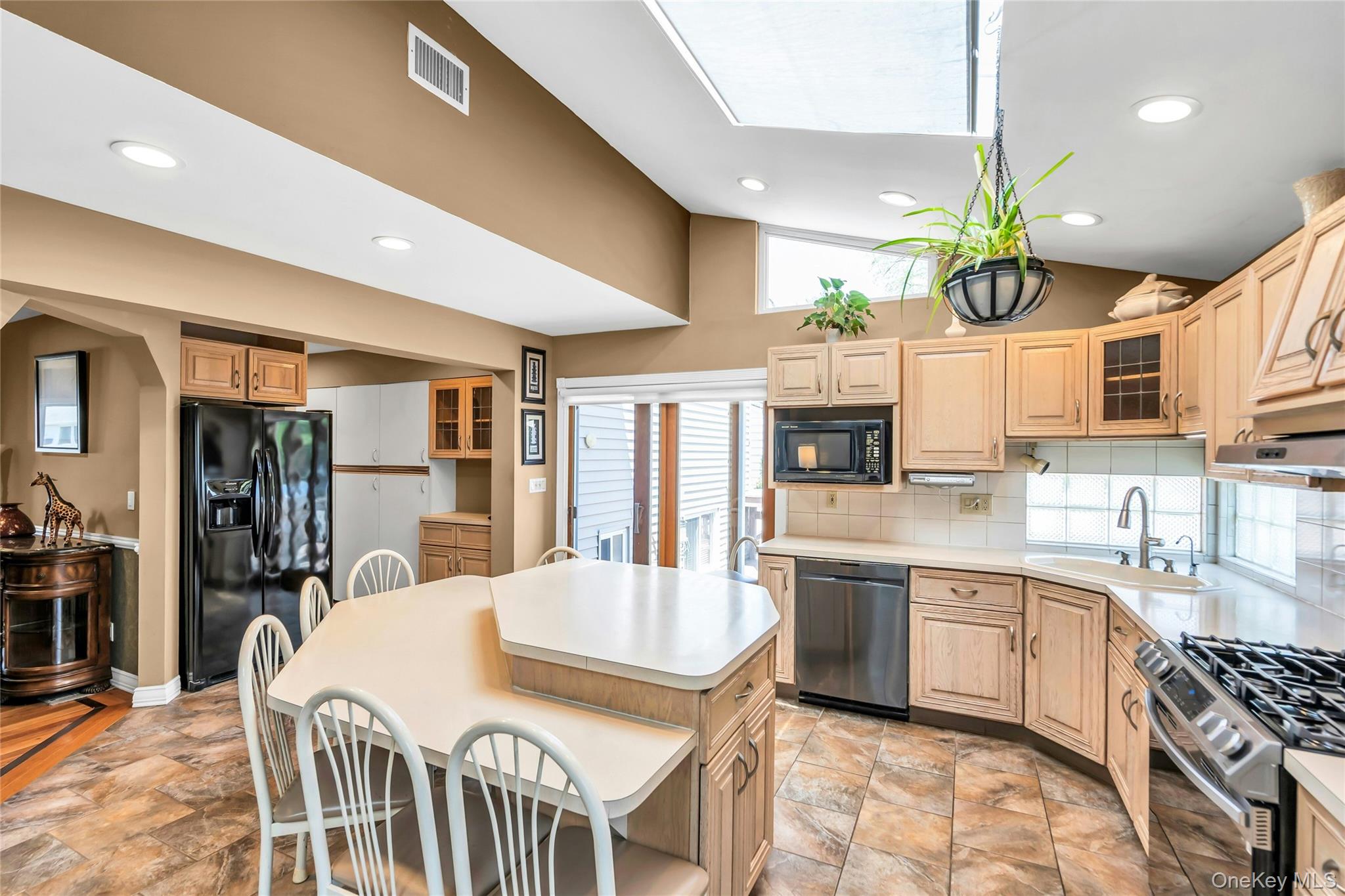35 Peachtree Lane Property Photo 9