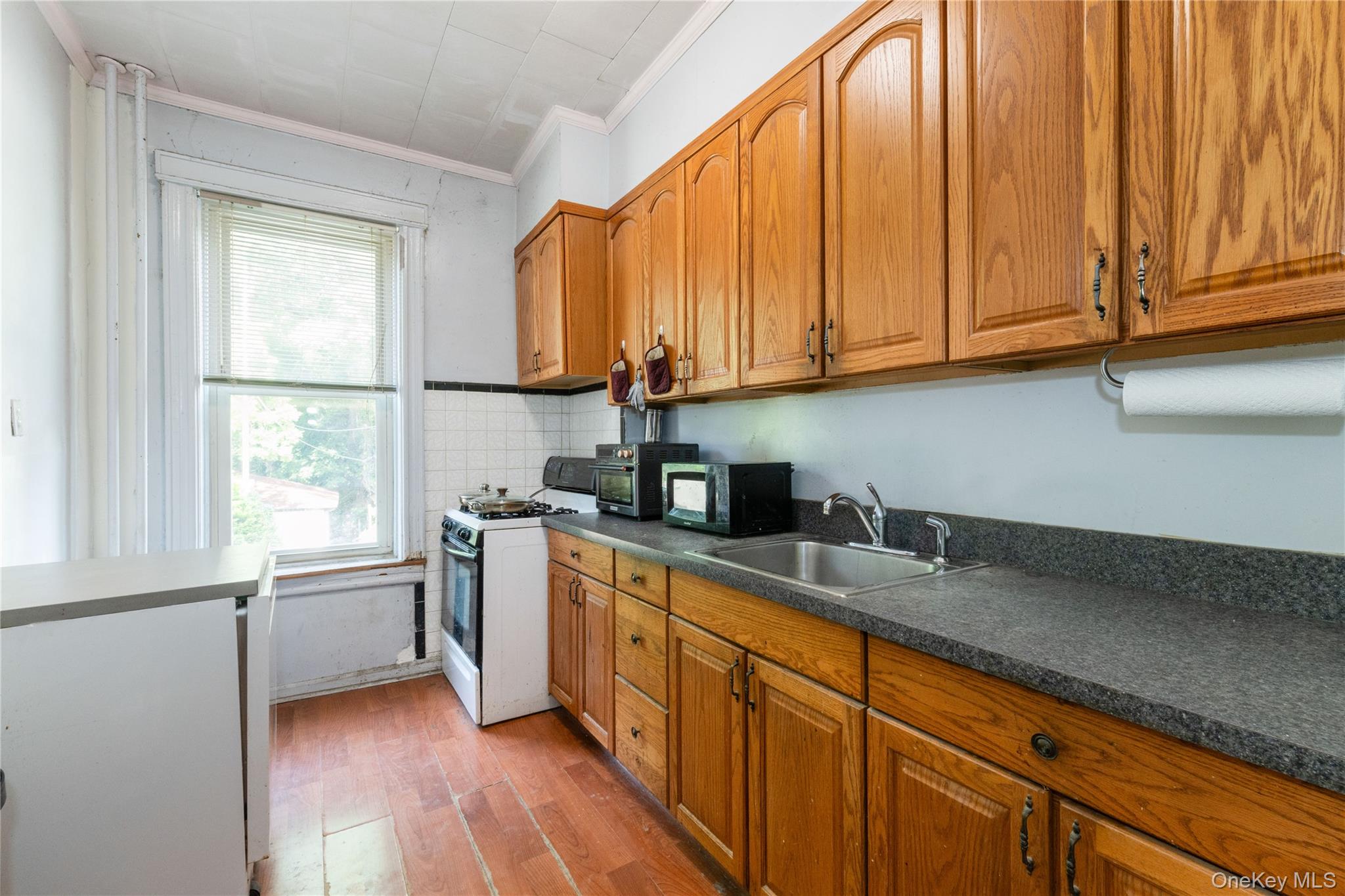 82-72 88th Place Property Photo 5
