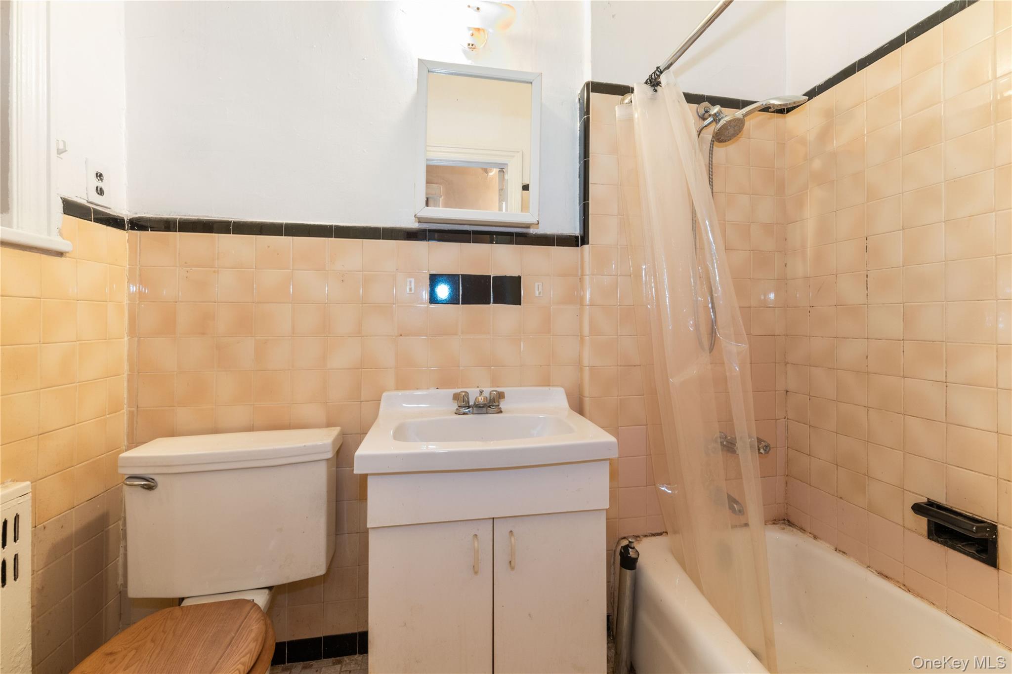 82-72 88th Place Property Photo 11