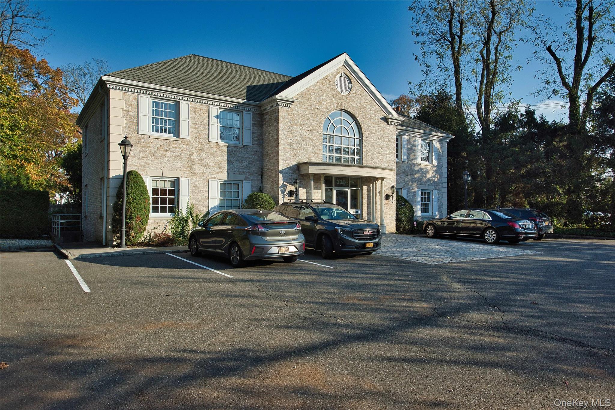330 Willis Avenue 1 Property Photo 12