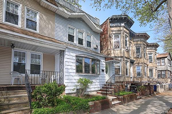 7746 79th Place Property Photo 3
