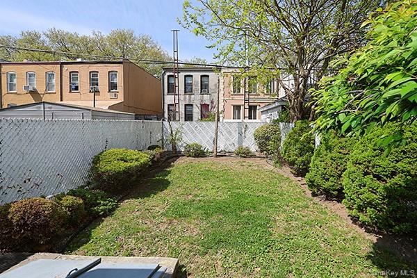 7746 79th Place Property Photo 28