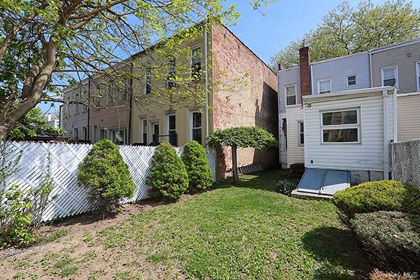 7746 79th Place Property Photo 32