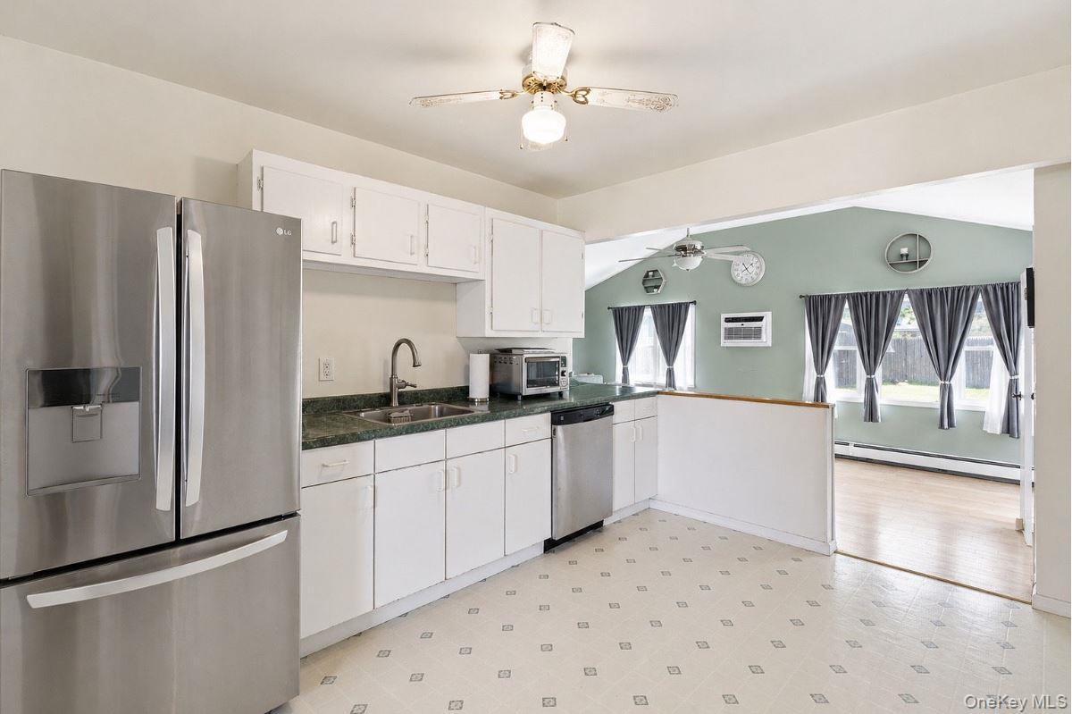 1433 Manatuck Boulevard Property Photo 6
