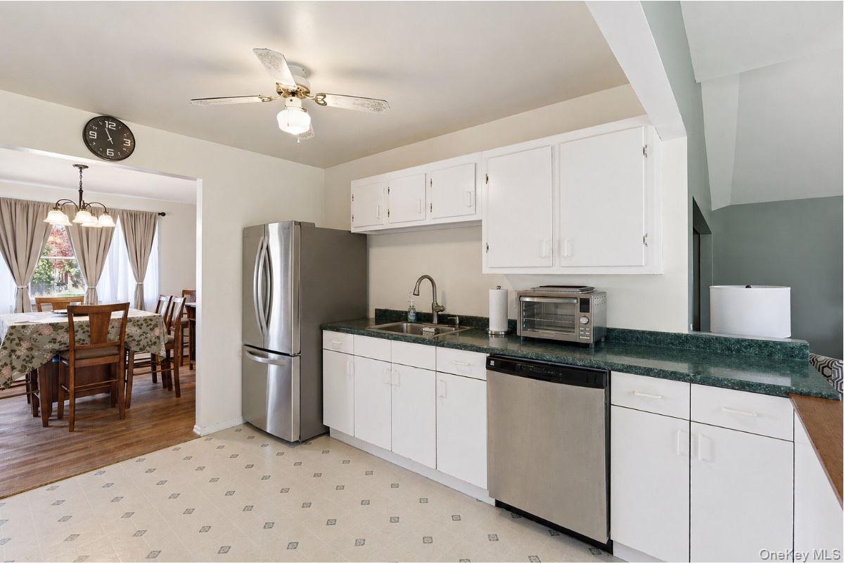 1433 Manatuck Boulevard Property Photo 7