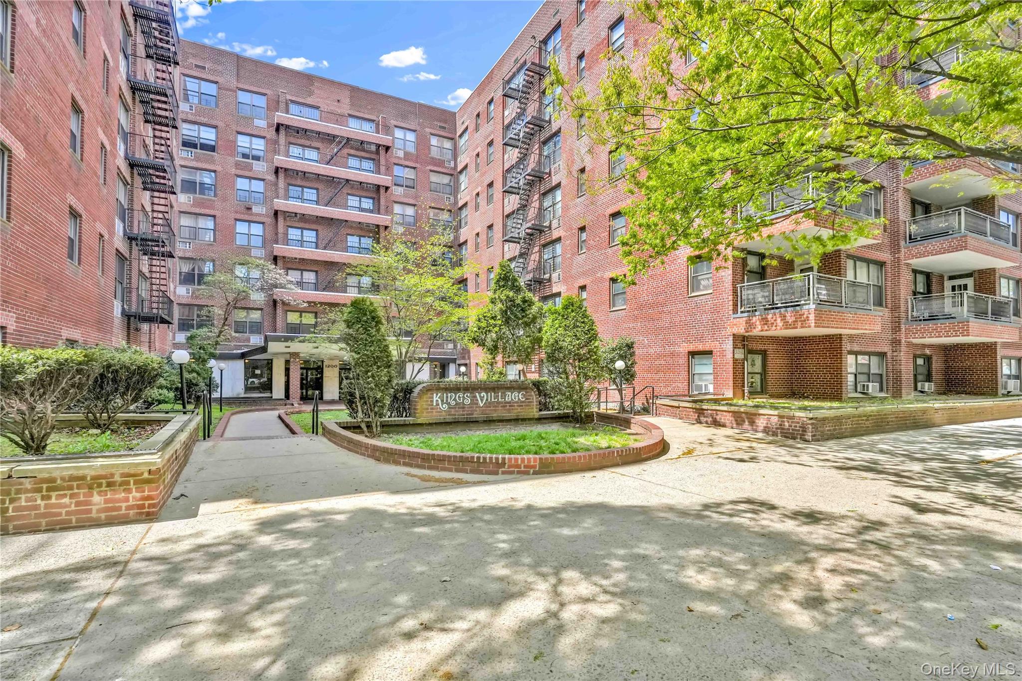 1200 E 53rd Street 3u Property Photo 2