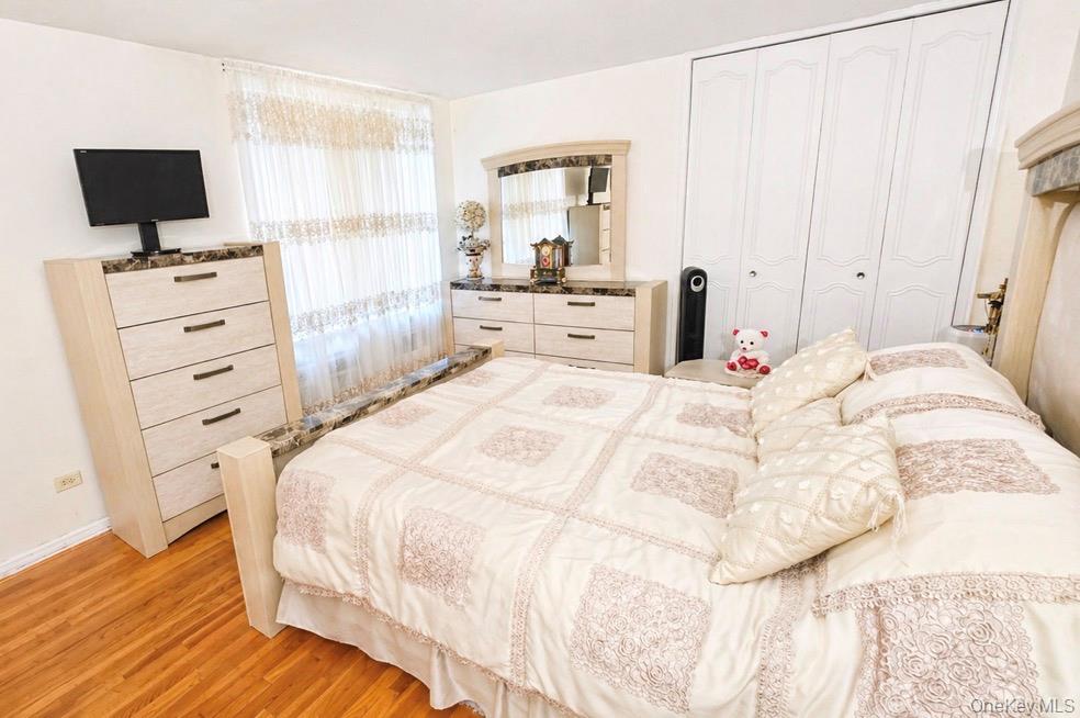 1200 E 53rd Street 3u Property Photo 8