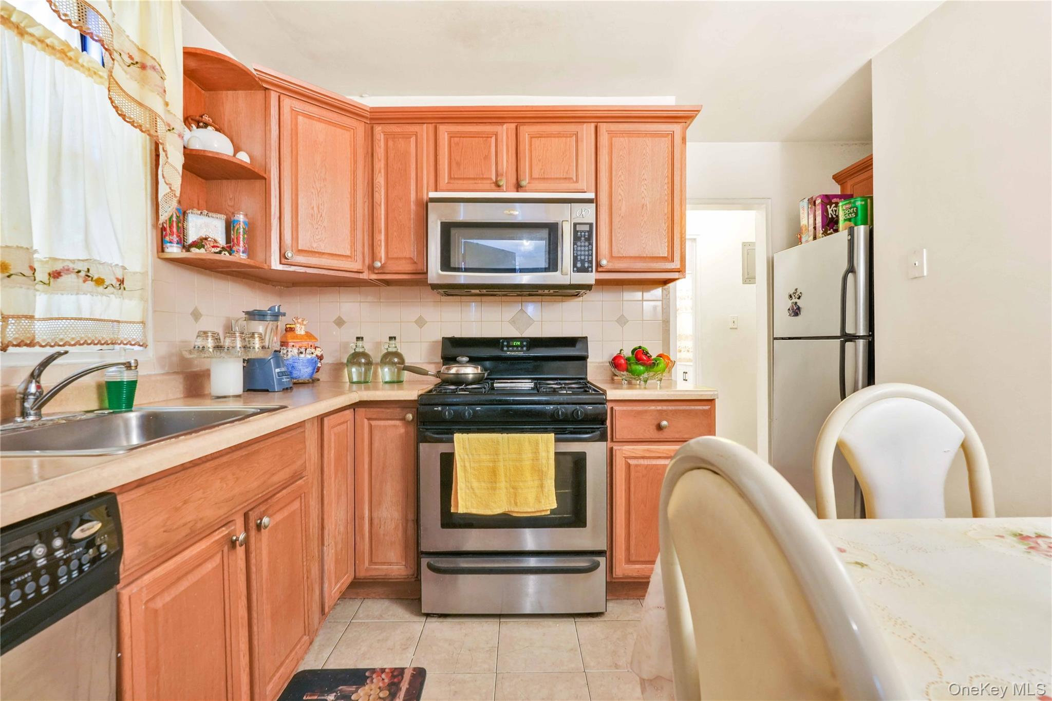1200 E 53rd Street 3u Property Photo 11