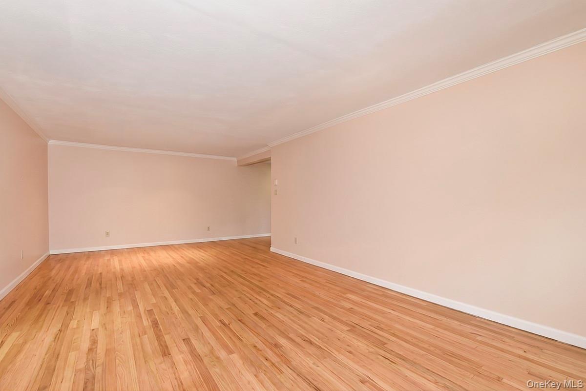 180 S Middle Neck Road 3-k Property Photo 10