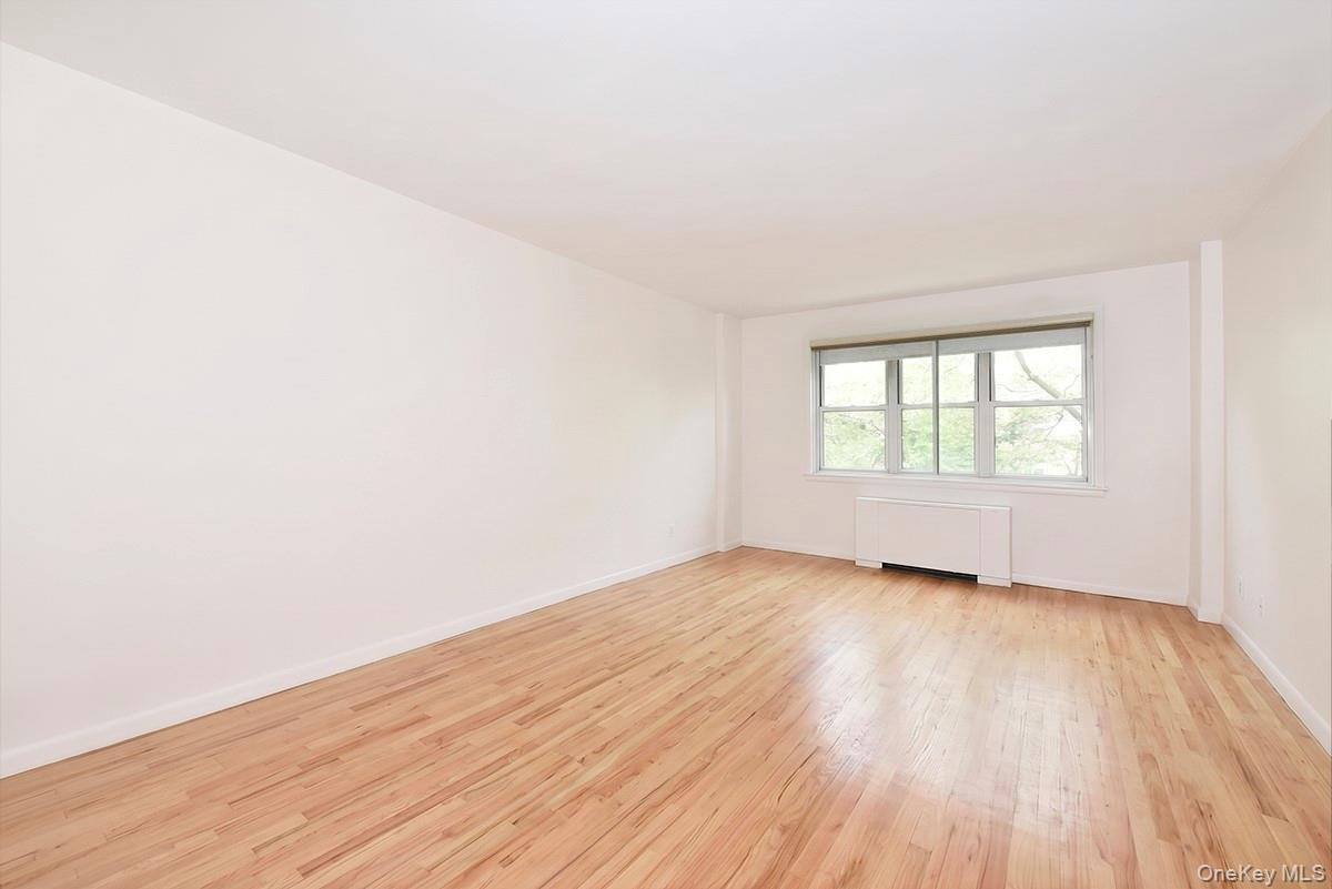 180 S Middle Neck Road 3-k Property Photo 11